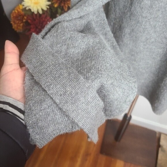 Halogen Gray Long Sleeve Tie Wrist Sweater sz Midium women's - Picture 6 of 12